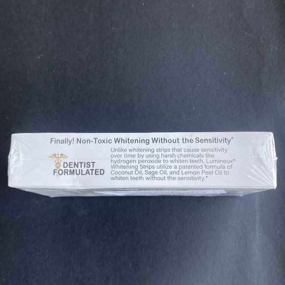 Lumineux Oral Essentials Non-Toxic Tooth Whitening Strips for Sensitive Teeth - Picture 4 of 6